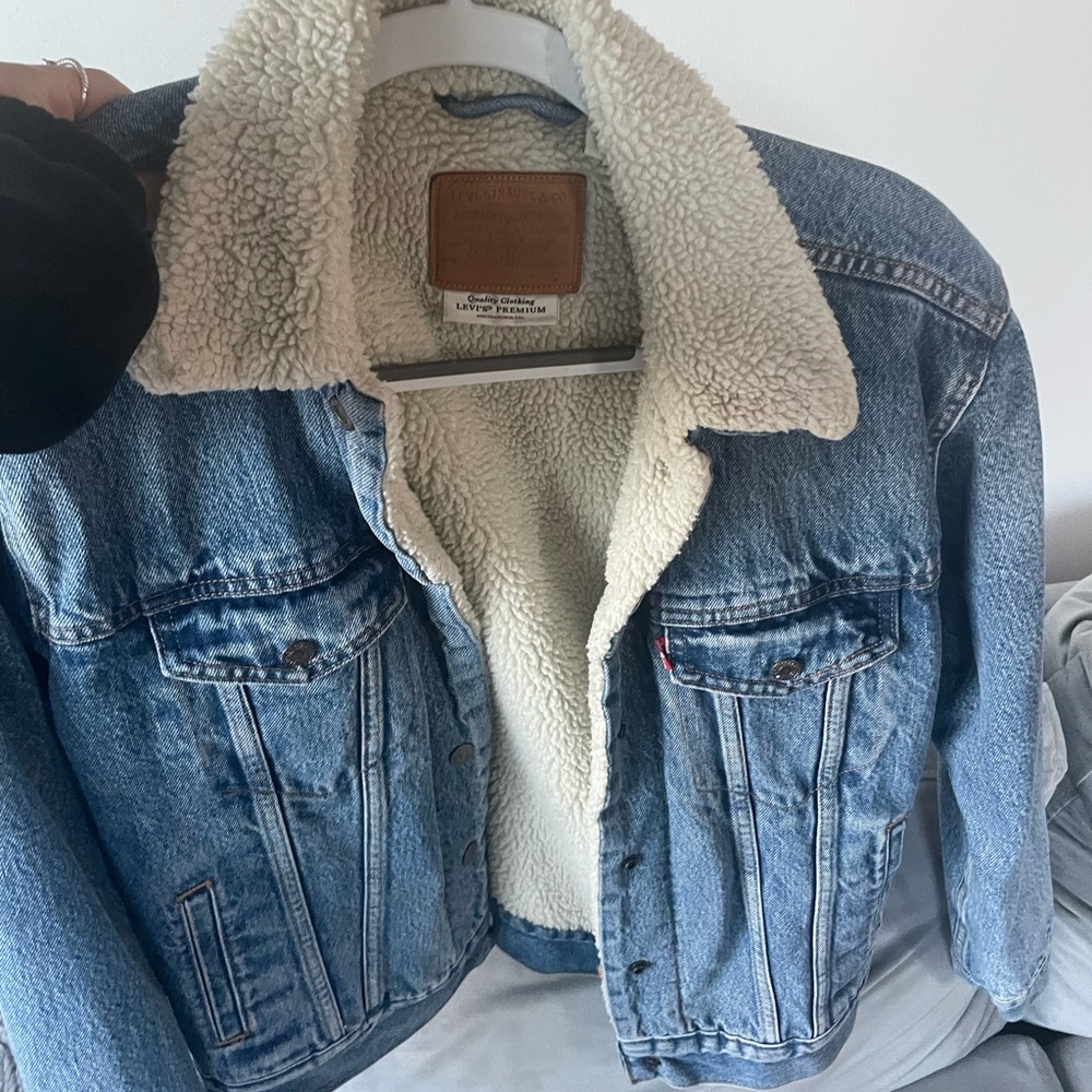 Who’s denim jacket fur lined